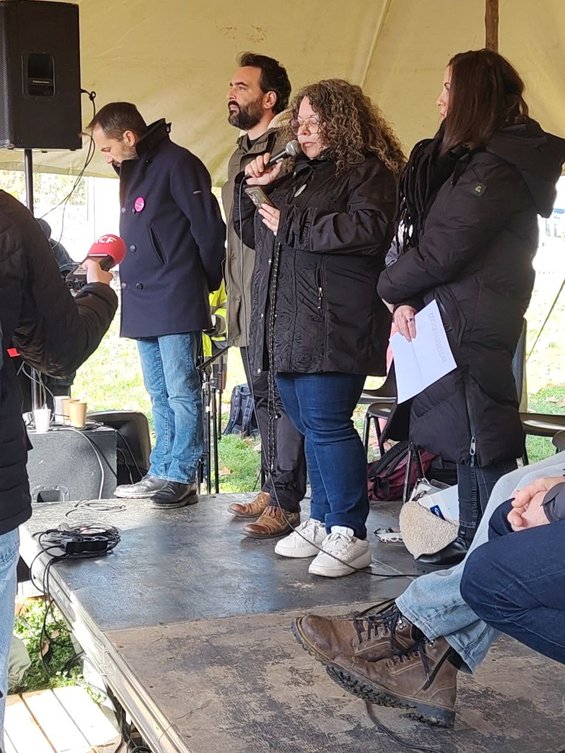 photo_5872971356553546682_y